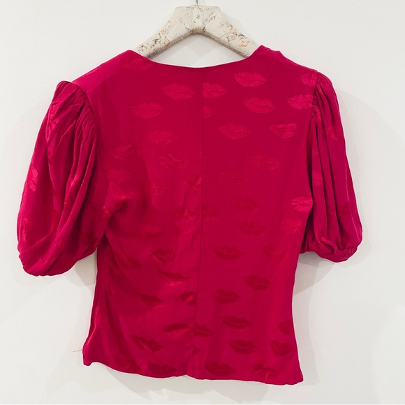 Rouje fuschia lipstick print top - Picture 4 of 12